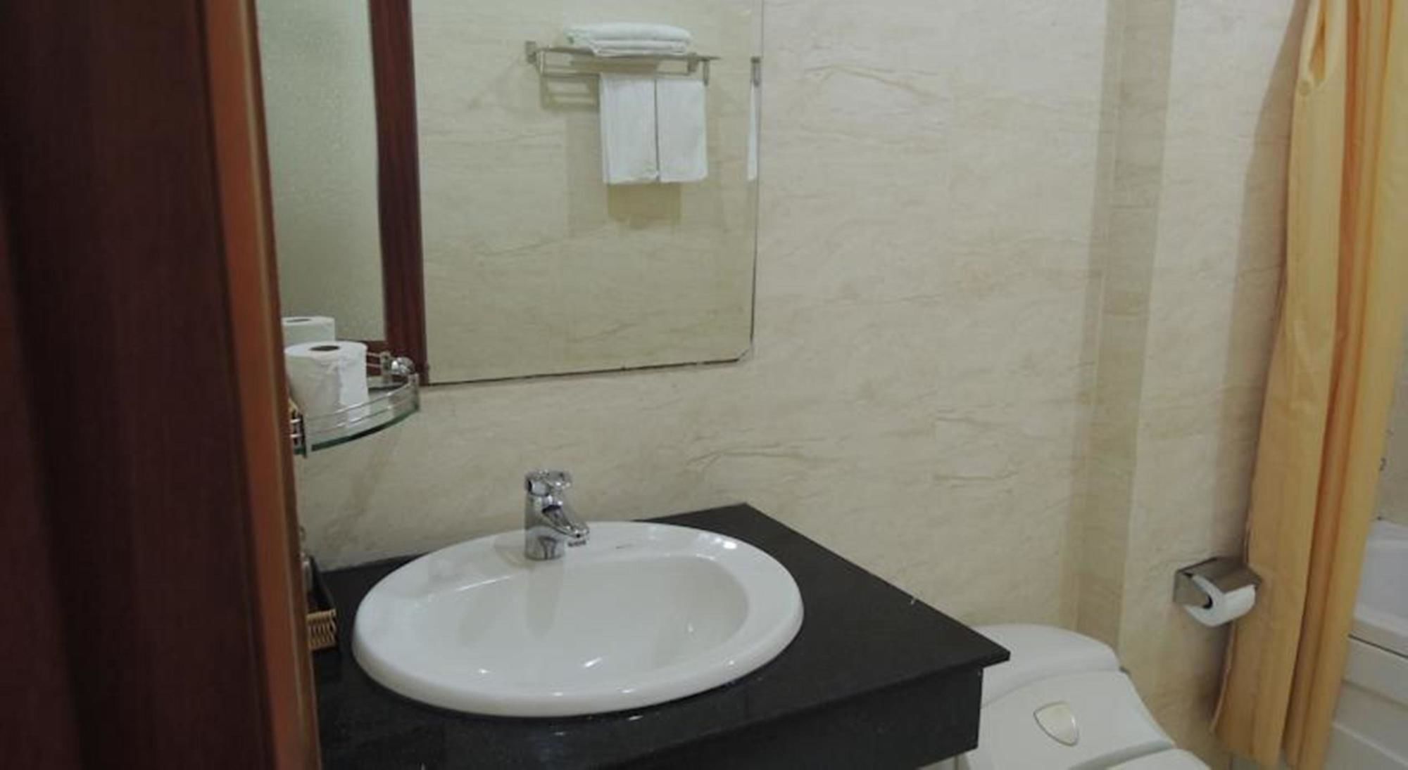 Duc Minh Hotel Thành Pho Ho Chí Minh Esterno foto