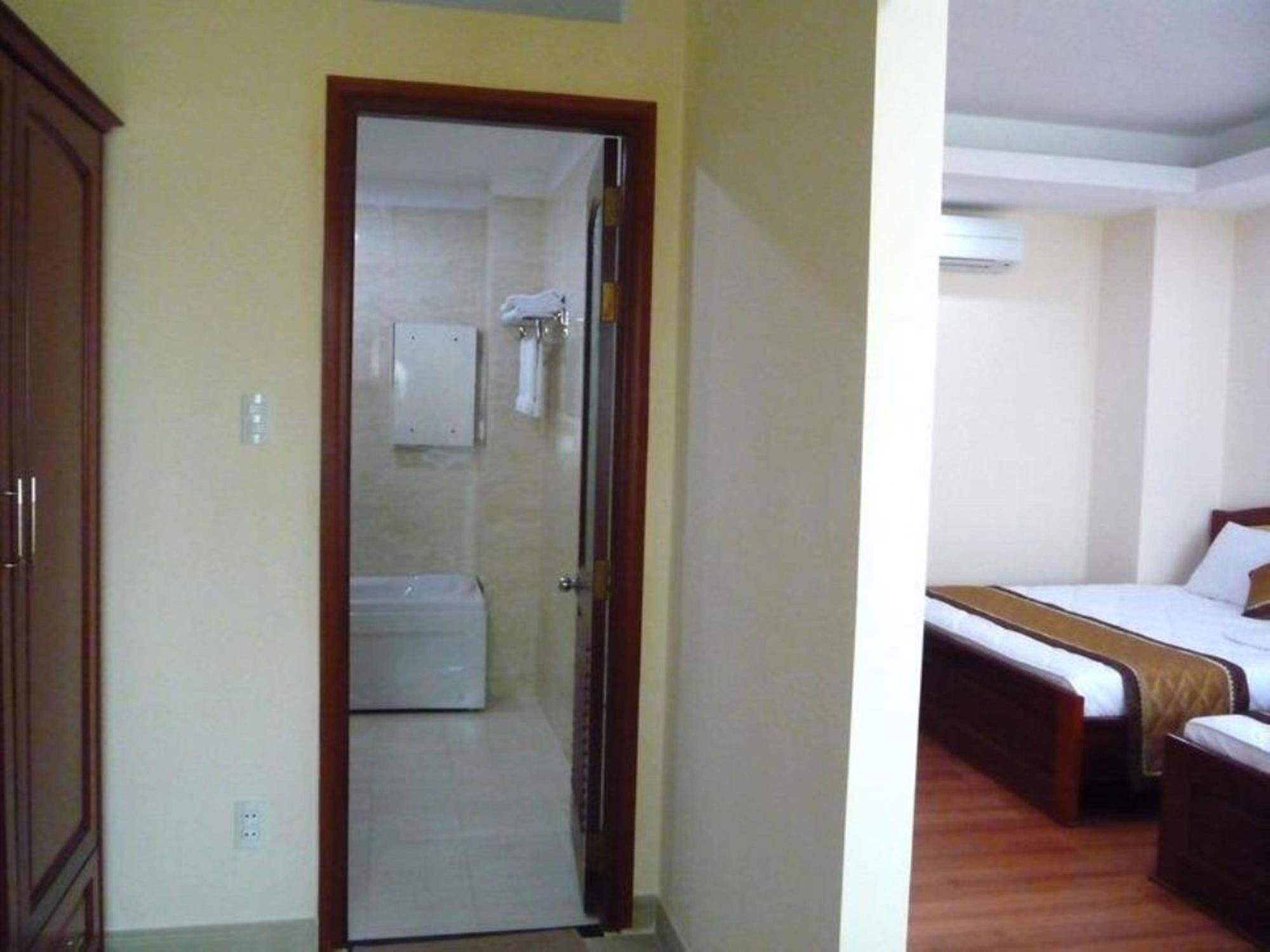 Duc Minh Hotel Thành Pho Ho Chí Minh Esterno foto
